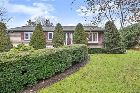 8 Parker Dr E, Mahopac, NY 10541