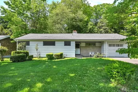 12 Western Dr, Greenburgh, NY 10502