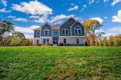 5 Balmoral Ct, Poughkeepsie, NY 12603