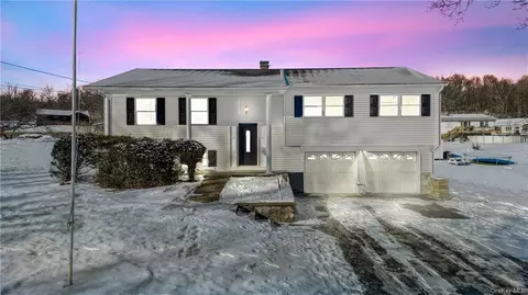 39 Old Post Rd, Newburgh, NY 12550