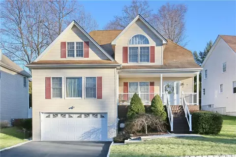 14 Sgt Ingram Ct, Orangetown, NY 10965