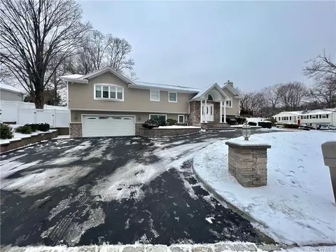 21 Gilmore Dr, Stony Point, NY 10980