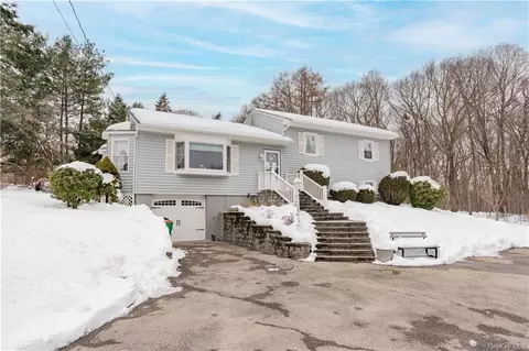 53 Hillcrest Dr, La Grange, NY 12603