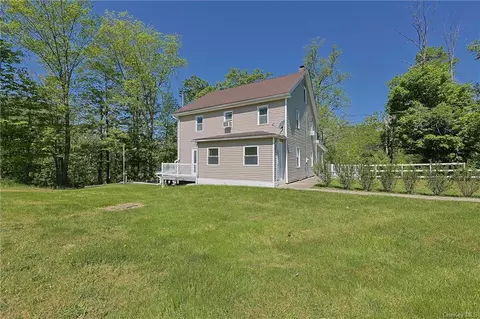 174 Crawford St, Crawford, NY 12566