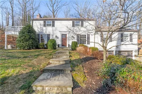 100 Marcourt Dr, New Castle, NY 10514