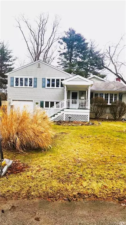 17 Merrick Rd, Poughkeepsie, NY 12603