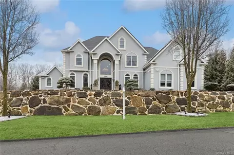 4 Sandyfields Ln, Stony Point, NY 10980