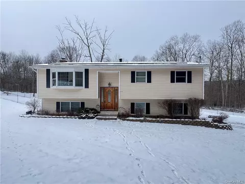 45 Brola Rd, Wallkill, NY 10940