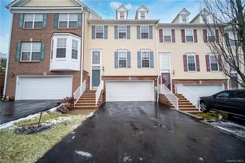 204 Balsam Dr, New Windsor, NY 12553