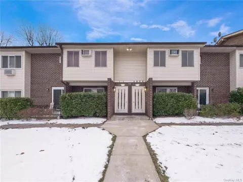 11 Blue Hill Commons Dr #J, Orangetown, NY 10962