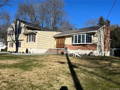 24 Harwich Ln, Harrison, NY 10577