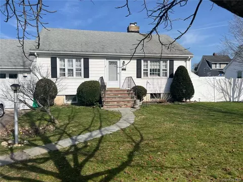 7 Sycamore Ln, Rye, NY 10573