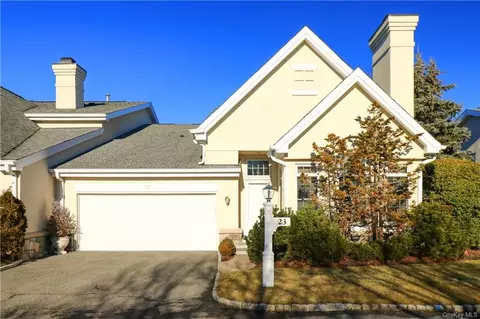 23 Doral Greens Dr E, Rye, NY 10573