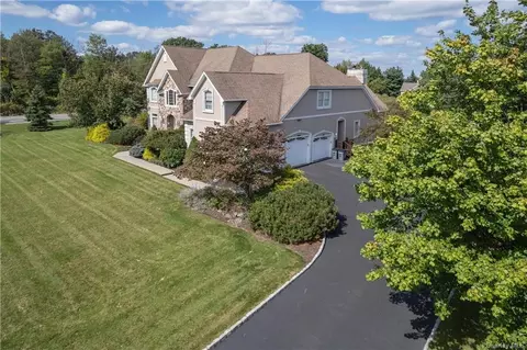 7 Lambros Dr, Monroe, NY 10950