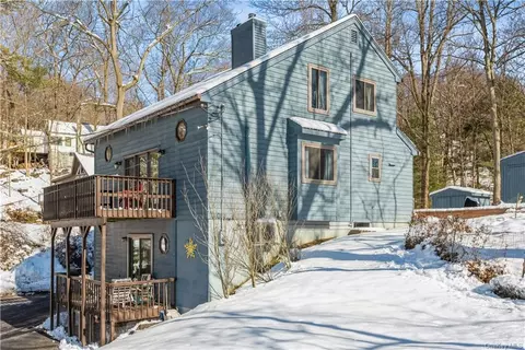 45 Harrison St, Cortlandt, NY 10520