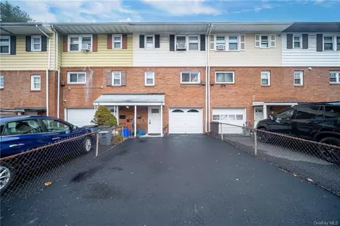 17 Roosevelt Dr, West Haverstraw, NY 10993