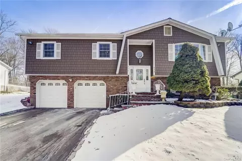 414 Country Ridge Dr, Clarkstown, NY 10989