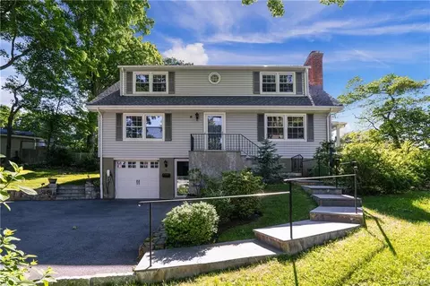 51 Galloway Ln, Mount Pleasant, NY 10595