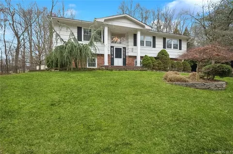 25 Verona Ct, Clarkstown, NY 10956