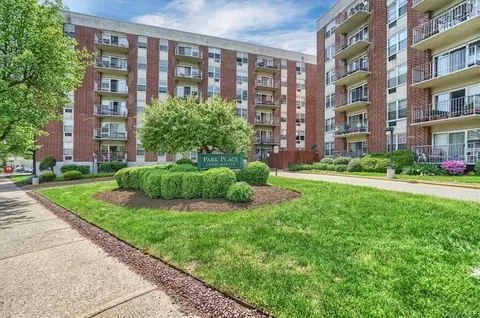 35 Park Ave #3K, Ramapo, NY 10901