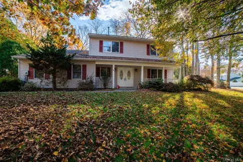 1 Lauren Rd, Orangetown, NY 10964