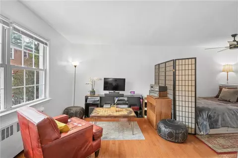 182 Pinewood Rd #23, Greenburgh, NY 10530