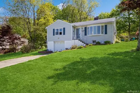 66 Heather Dr, Mahopac, NY 10541
