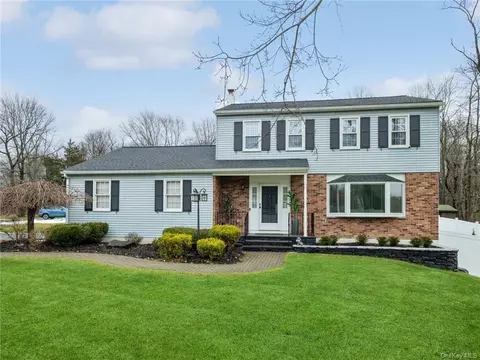 28 Old English Way, Poughkeepsie, NY 12590