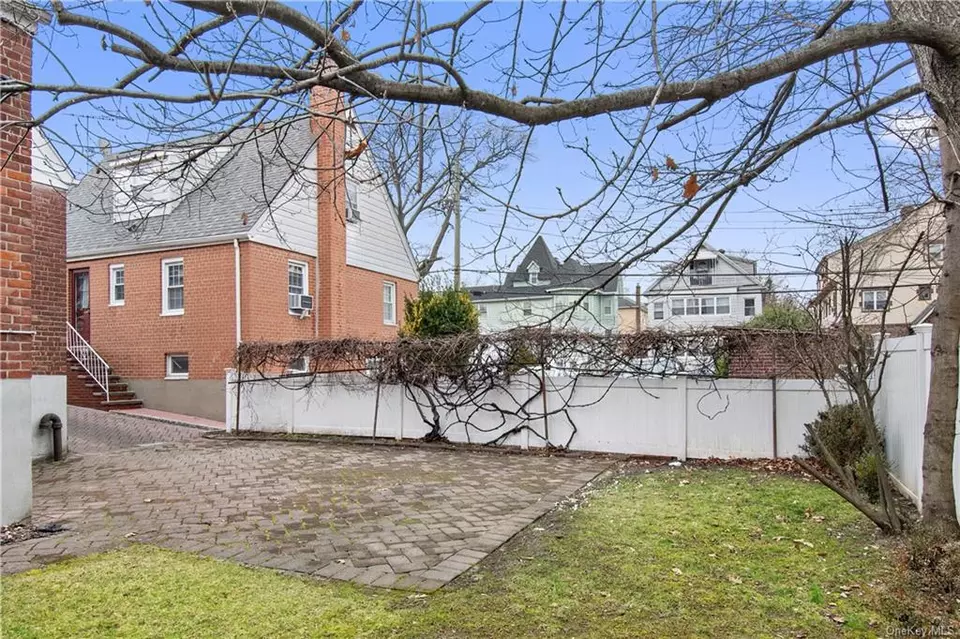 27 Loring Ave, Yonkers, NY 10704 24 Photos Movoto