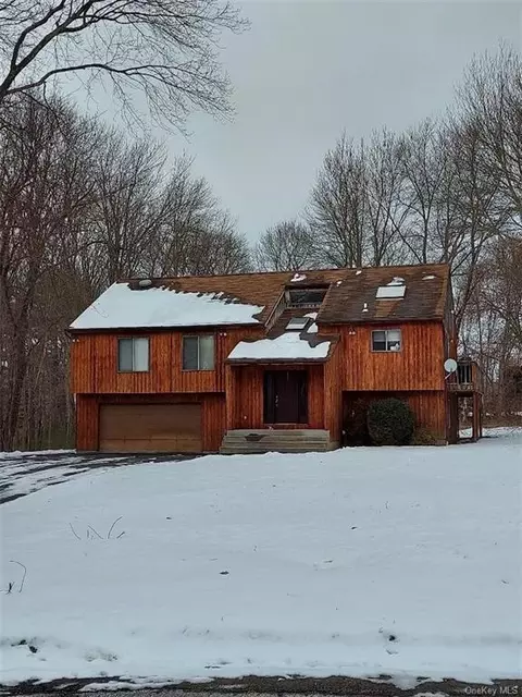14 Lainos Pl, Mahopac, NY 10541