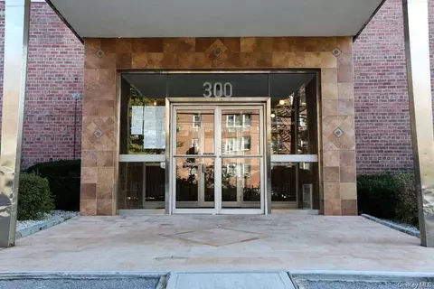 300 N Broadway #5K, Yonkers, NY 10701