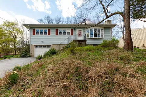 38 Pine Echo Dr, Poughkeepsie, NY 12601