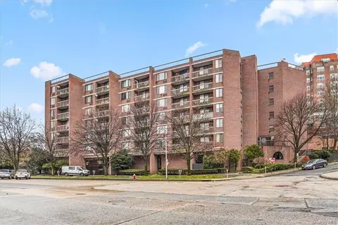 777 N Macquesten Pkwy #108, Mount Vernon, NY 10552