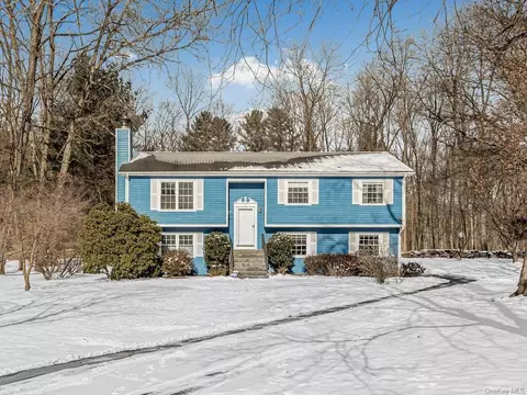 12 Old Village Ln, Katonah, NY 10536