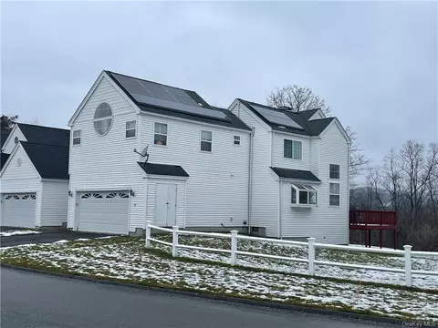 20 Griffen St, Beekman, NY 12570