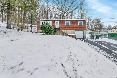 4 Pecos Ct, Monroe, NY 10950