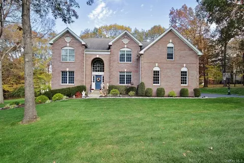 161 Creekside Rd, East Fishkill, NY 12533