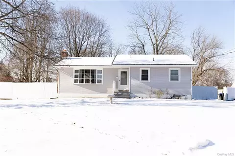 3 Austin Ct, Poughkeepsie, NY 12603
