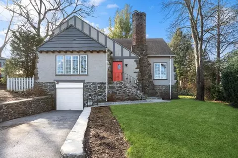 137 W Brookside Dr, Larchmont, NY 10538