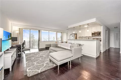 15 Stewart Pl #9H, White Plains, NY 10603