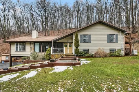 69 Harmony Rd, Patterson, NY 12563