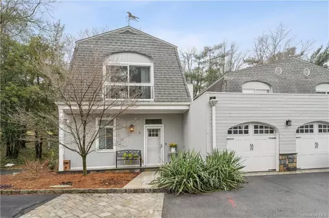 7 Chestnut Ct, Greenburgh, NY 10522