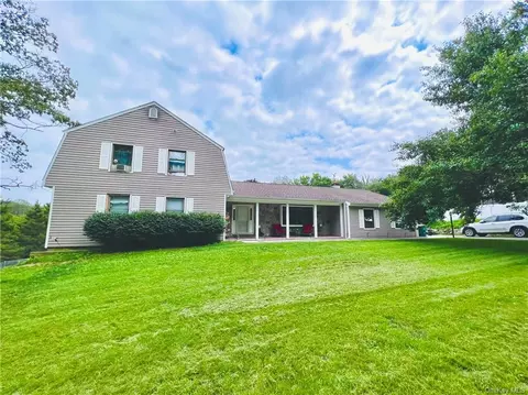 7 Sundance Acres Rd, Stormville, NY 12582