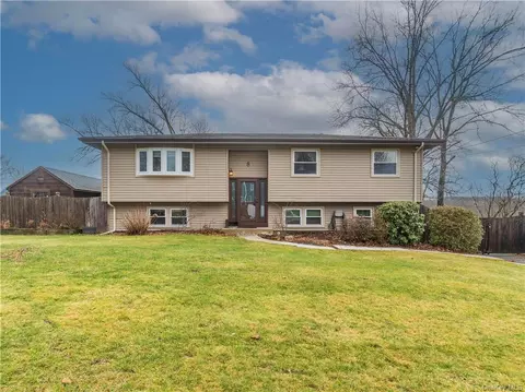 8 Tanglewood Dr, Goshen, NY 10924