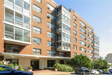 2 Washington Sq #2J, Larchmont, NY 10538