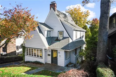 11 Soundview Dr, Larchmont, NY 10538