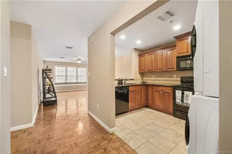 3 Cross St #108, Ramapo, NY 10901