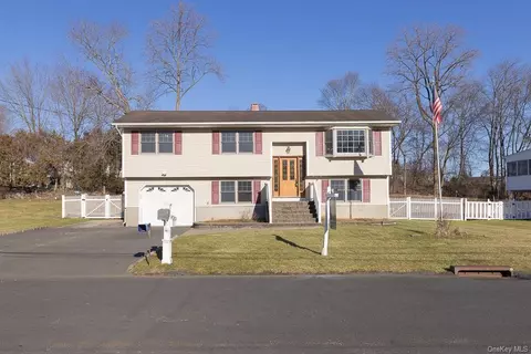 24 Nordica Cir, Stony Point, NY 10980