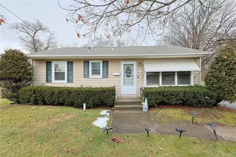 50 Van Wyck Dr, Poughkeepsie, NY 12601