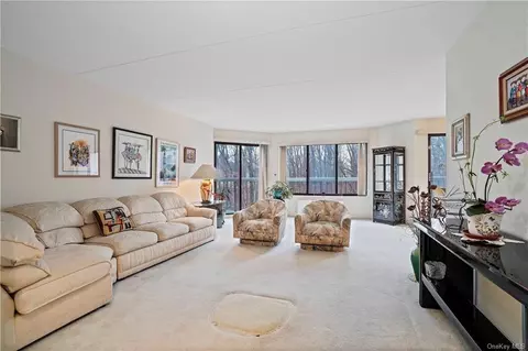 300 High Point Dr #615, Greenburgh, NY 10530
